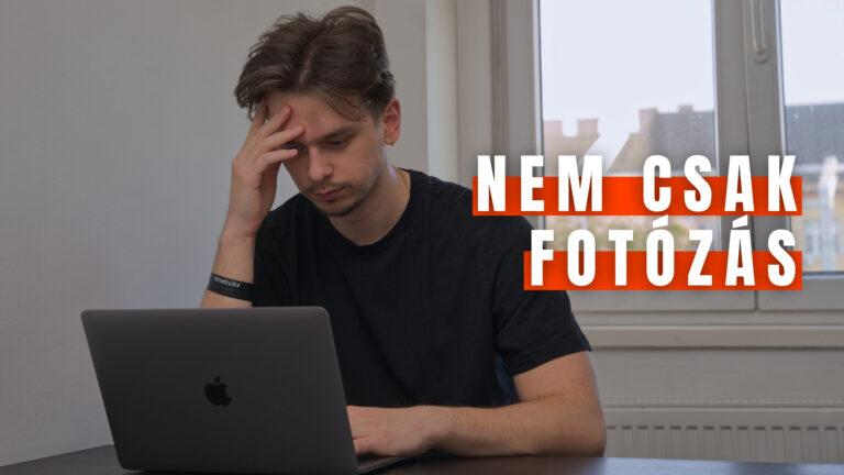 fotózás Budapest profi fotós munka közben laptopnál